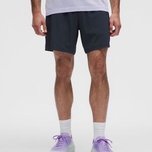 Lululemon Men Linerless Seamless Pace Breaker Short 5 inch Navy Waist 34.5 inch